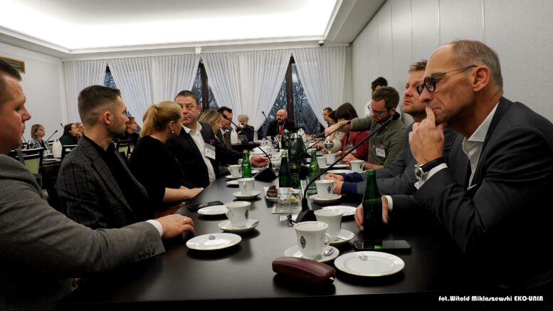 „W transformacji energetycznej nie chodzi o pieniądze”. Specjaliści i politycy o energetyce obywatelskiej