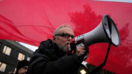 „Kompromitacja wymiaru sprawiedliwości”. Byli więźniowie polityczni bronią aktywisty wspierającego Ostatnie Pokolenie