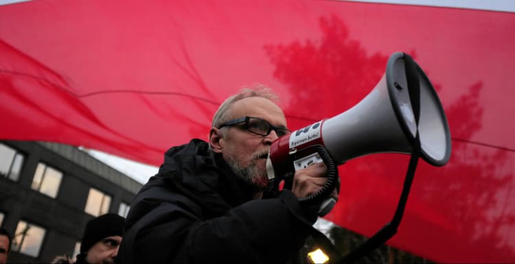 „Kompromitacja wymiaru sprawiedliwości”. Byli więźniowie polityczni bronią aktywisty wspierającego Ostatnie Pokolenie