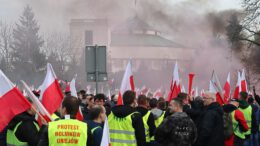 „Suwerenność” zamiast klimatu. Jak prawica przejęła narrację o energii i ETS