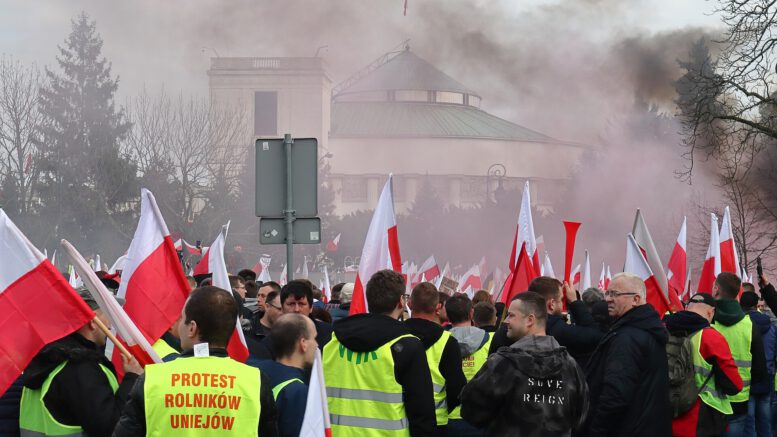 „Suwerenność” zamiast klimatu. Jak prawica przejęła narrację o energii i ETS